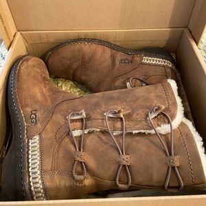 Ugg Kona boots size 9 used with box